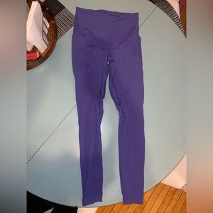 lululemon purple leggings, ankle length size 6, pockets